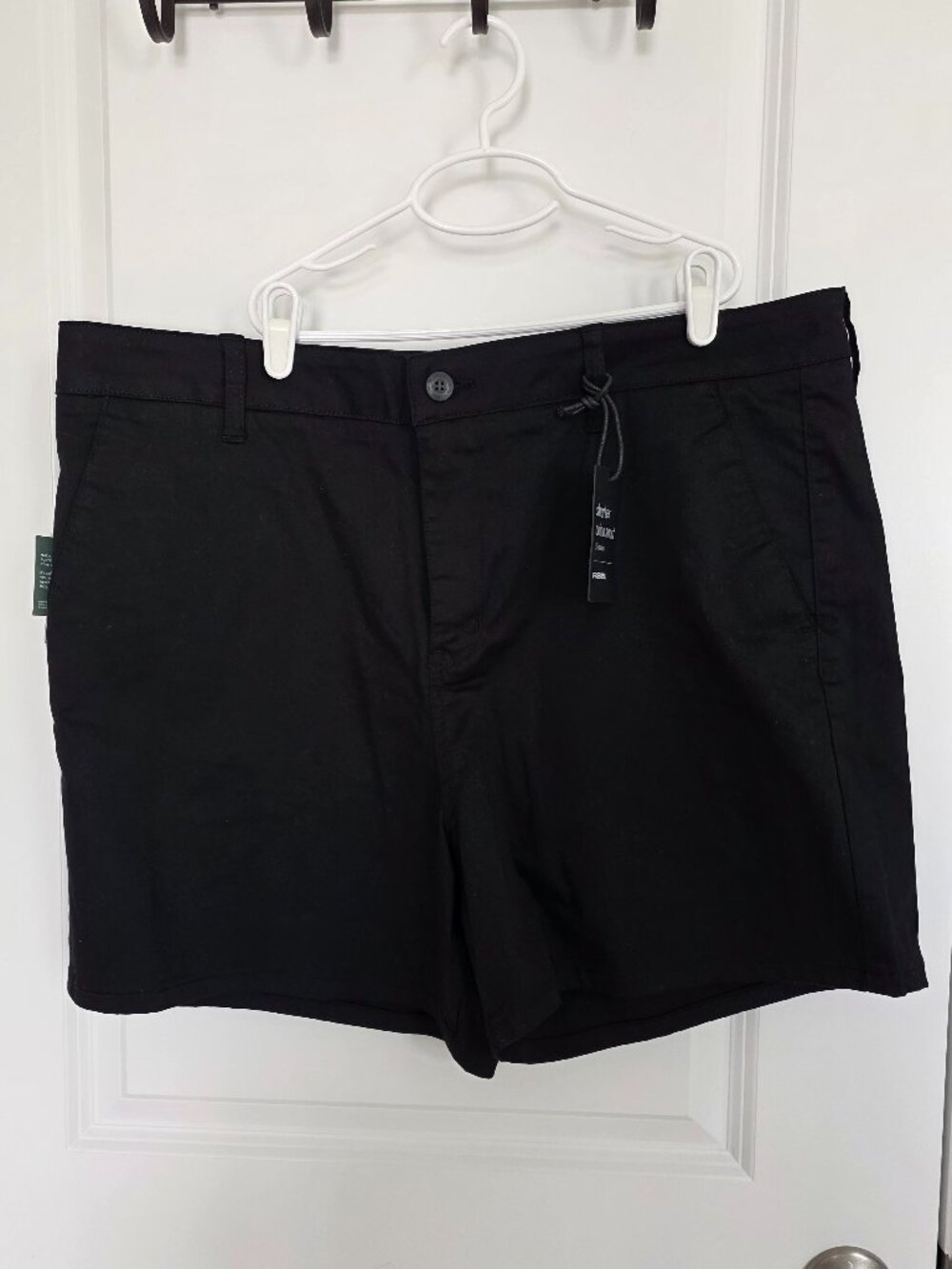 Tilly's Men's Black 5 in Chino Shorts - Size 36